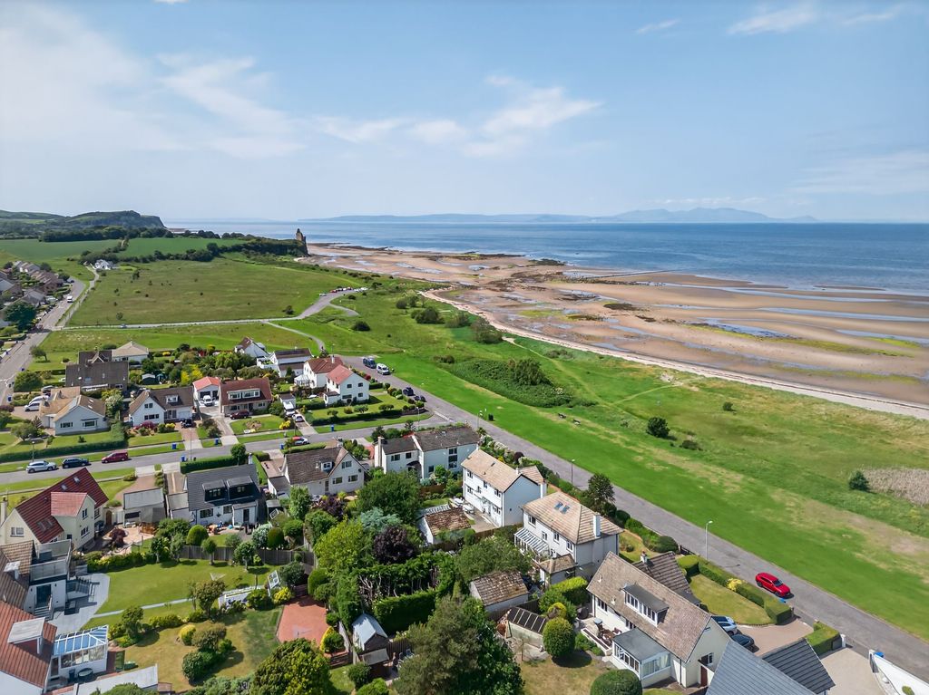 Property photo 2 of 42