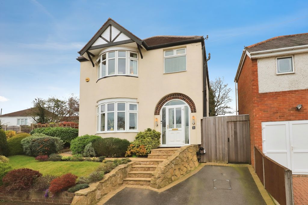 Property photo 2 of 18 Front Garden