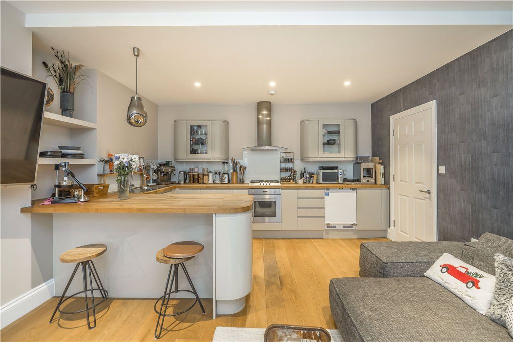 Property photo 3 of 6 Picture No. 10