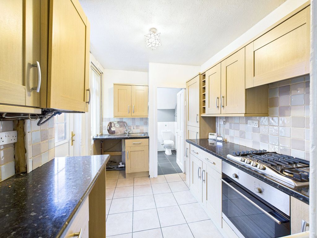 Property photo 3 of 12 Kitchen