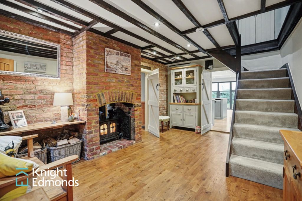 Property photo 2 of 31