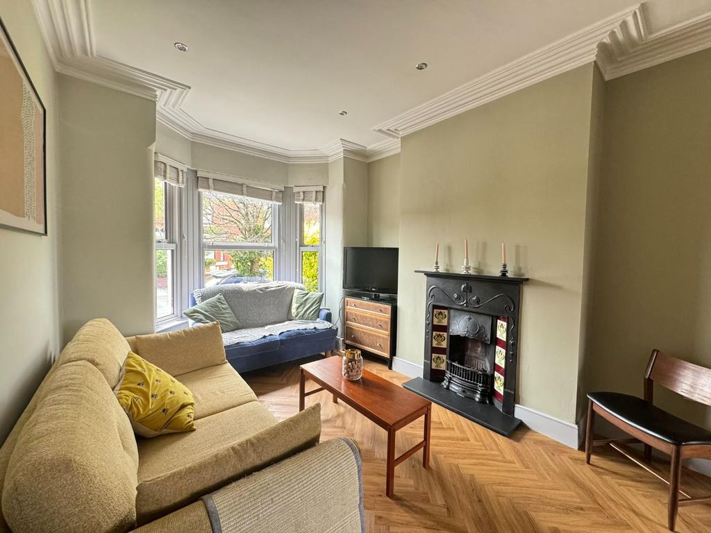 Property photo 2 of 27