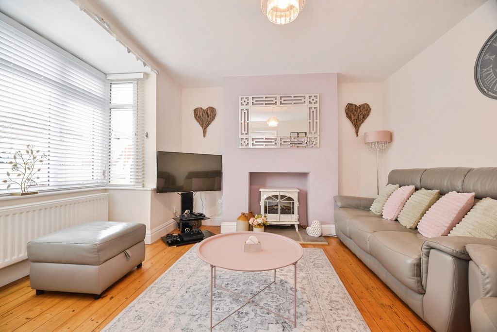 Property photo 2 of 17 Photo