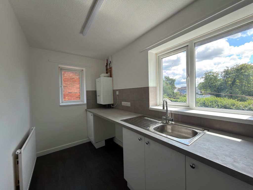 Property photo 2 of 10 Kitchen