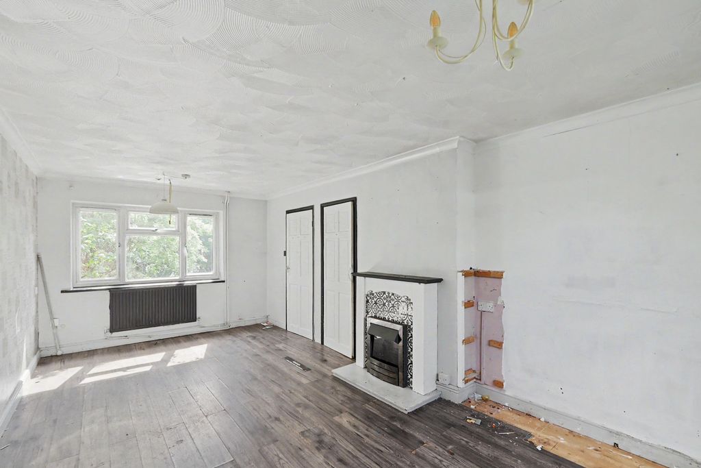 Property photo 2 of 19 42 Woodview, Edwalton, Nottingham, Ng12 4Ax