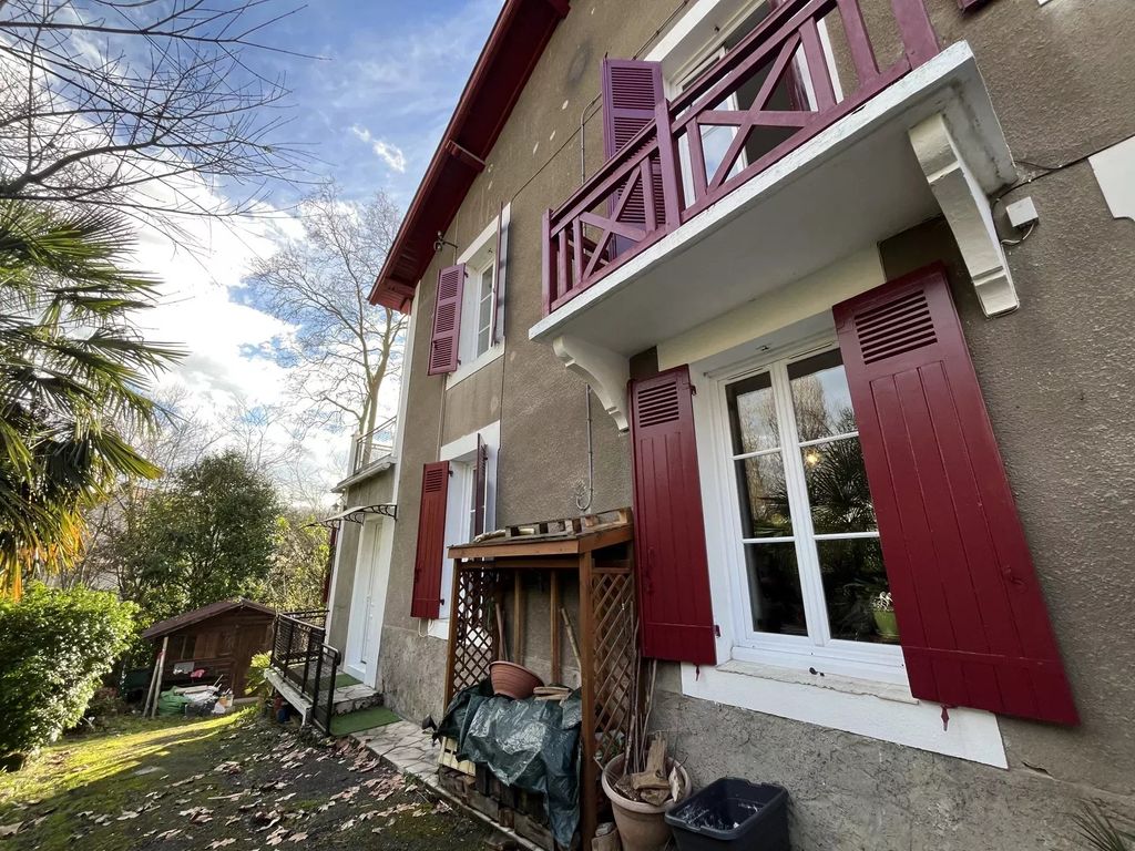 Property photo 1 of 12 Main Exterior View