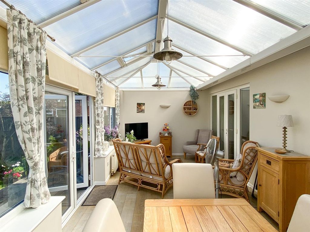 Property photo 3 of 20 Conservatory 2.Jpg