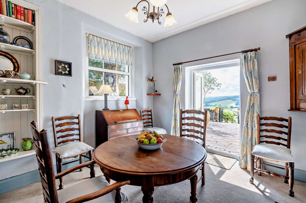 Property photo 3 of 22 Dinning Room