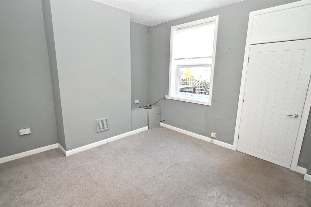 Property photo 2 of 12 Picture No. 04