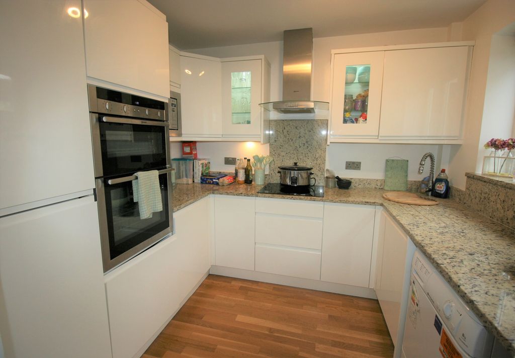 Property photo 2 of 11 Kitchen