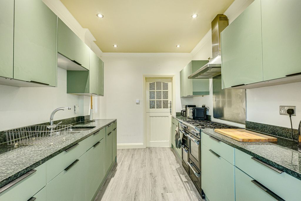 Property photo 2 of 37