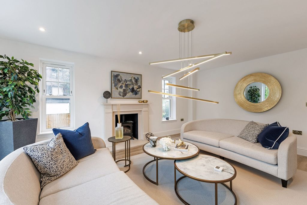 Property photo 2 of 21