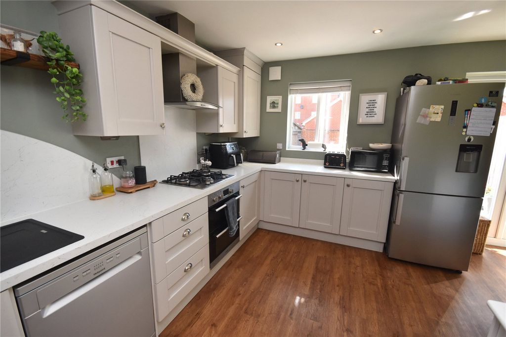 Property photo 2 of 21 Kitchen