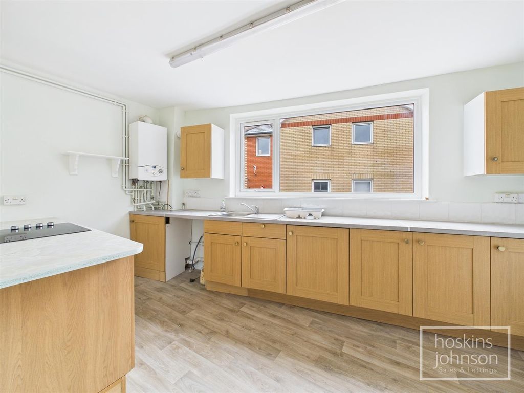 Property photo 3 of 11 Kitchen/Breakfast Room