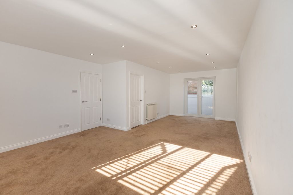 Property photo 3 of 22 Picture No. 03
