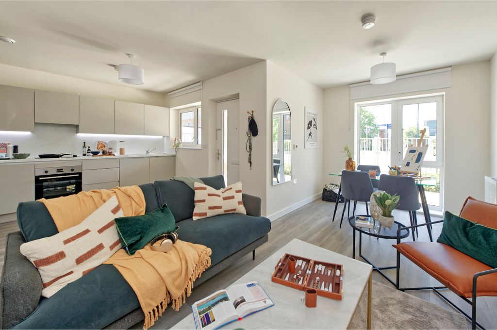 Property photo 2 of 17 1 Honeysuckle House-3610