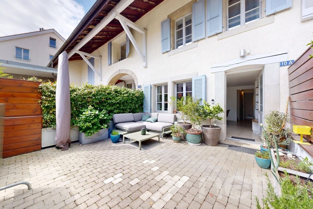 Property photo 2 of 13