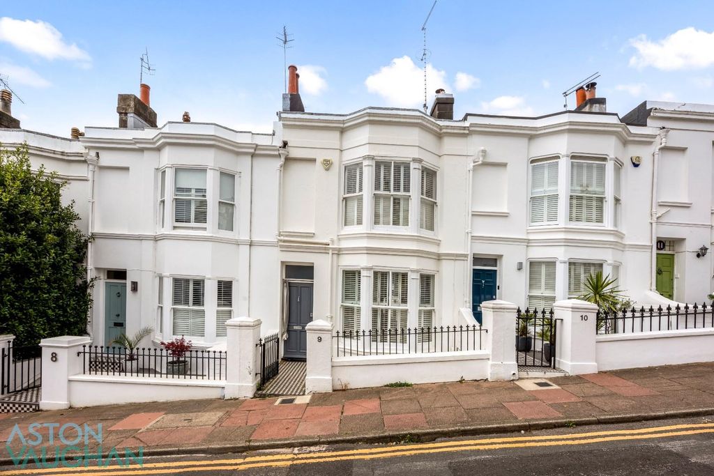 Property photo 1 of 14 Victoria Street, _014.Jpg