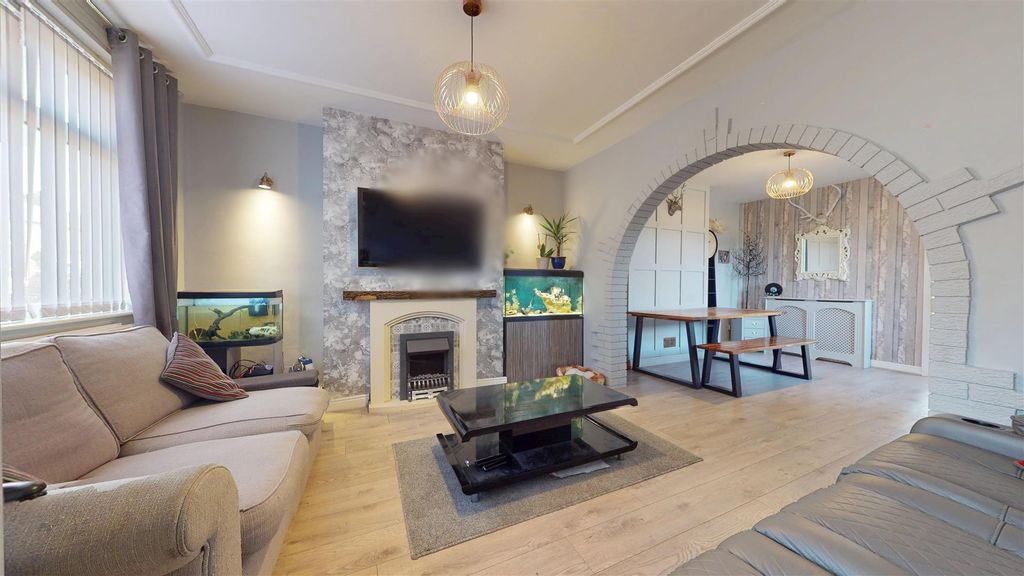 Property photo 2 of 23 Mendip Grove Reception Room