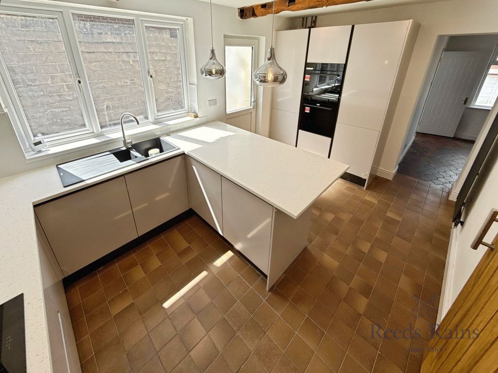 Property photo 2 of 29 Picture No. 14