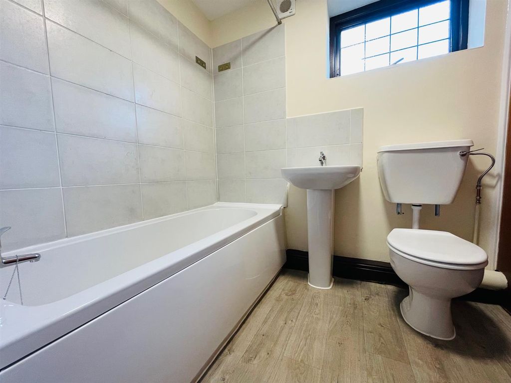 Property photo 3 of 5 Bathroom