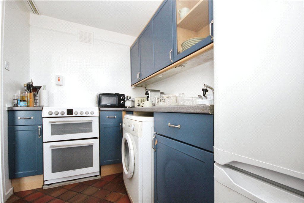 Property photo 3 of 9 Kitchen