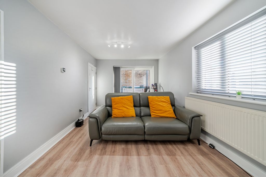 Property photo 2 of 15 Photo 8