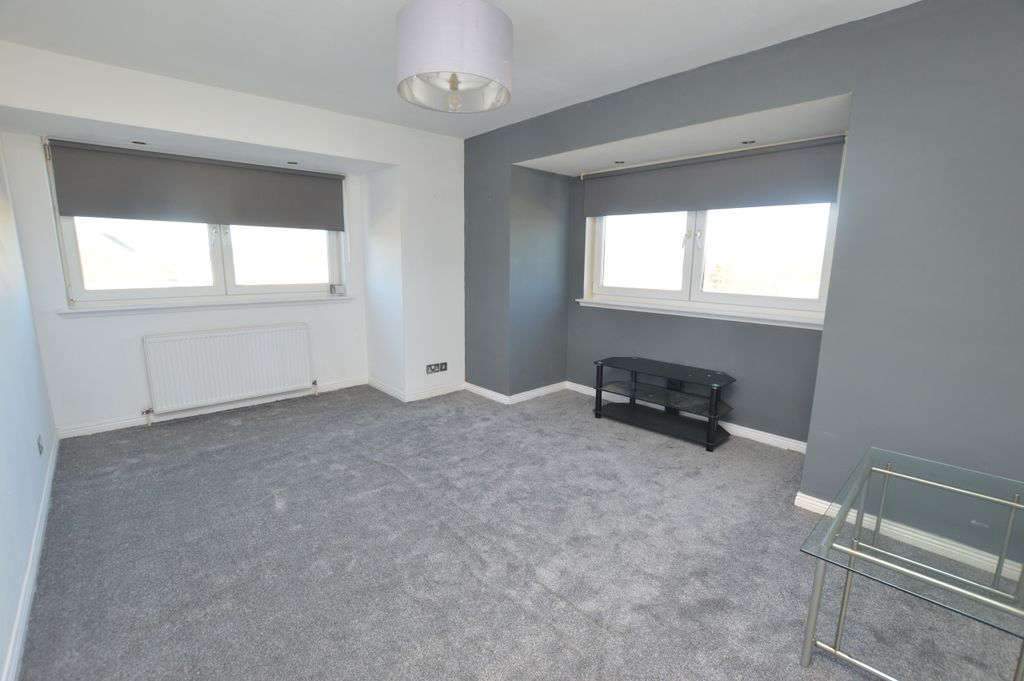 Property photo 2 of 11 Lounge