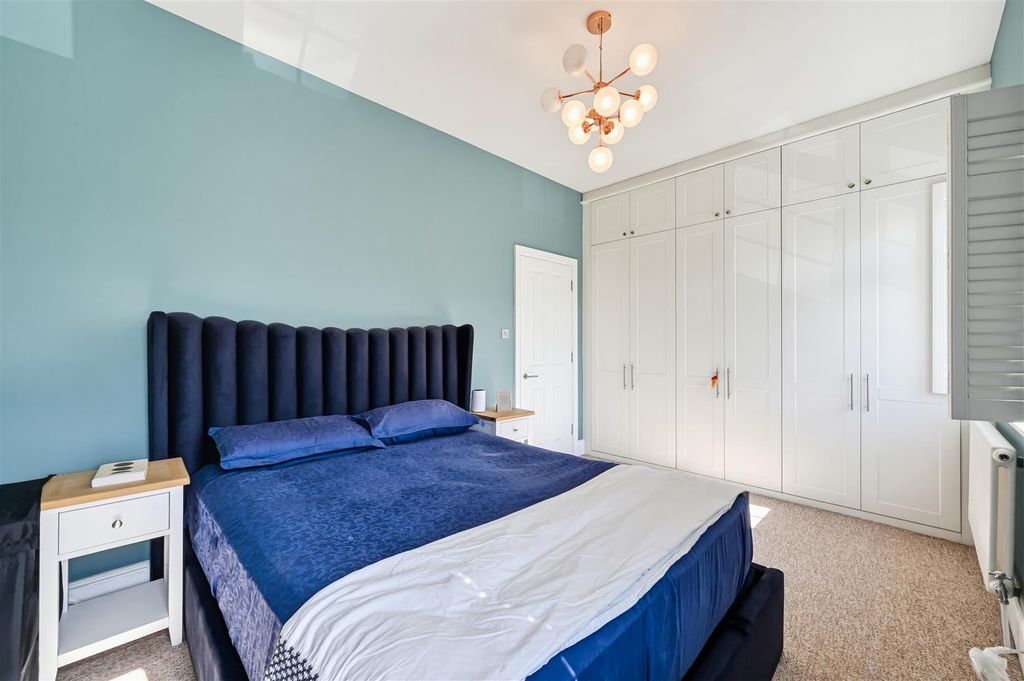 Property photo 3 of 12 Hartfield Crescent (4).Jpg