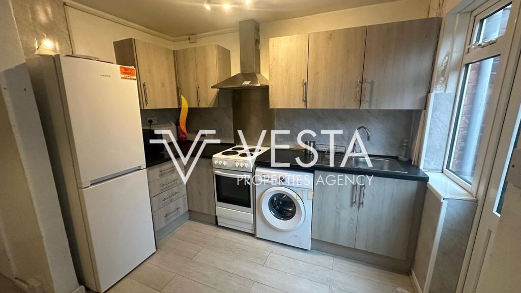 Property photo 2 of 25