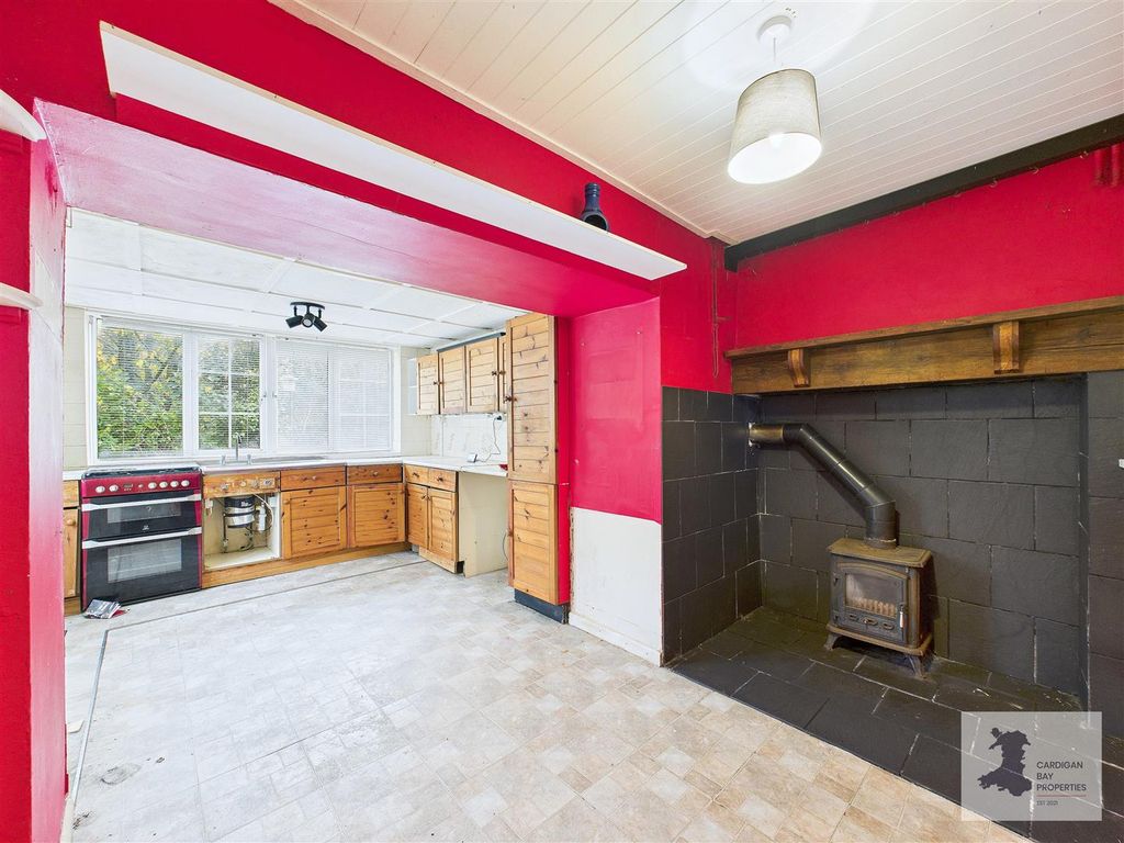 Property photo 3 of 34 Kitchen