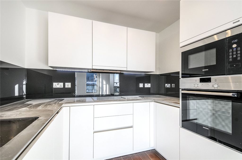 Property photo 2 of 10 Kitchen