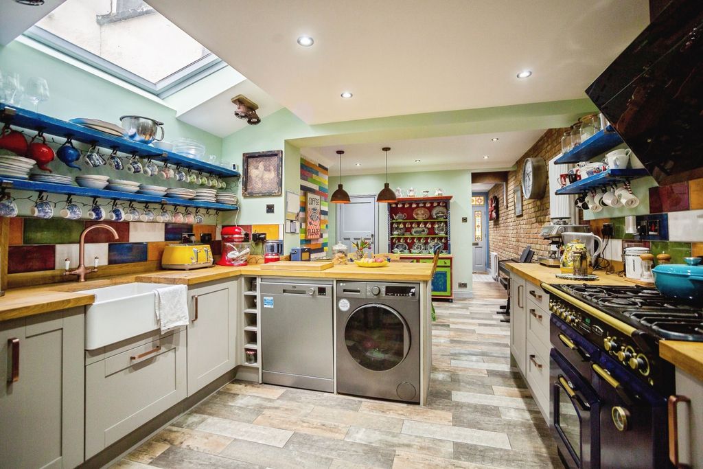 Property photo 2 of 17 Kitchen