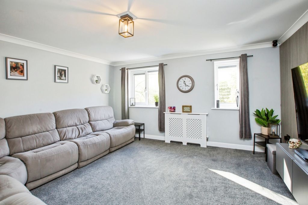 Property photo 2 of 17 Lounge