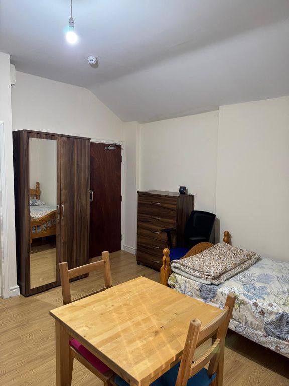 Property photo 3 of 5