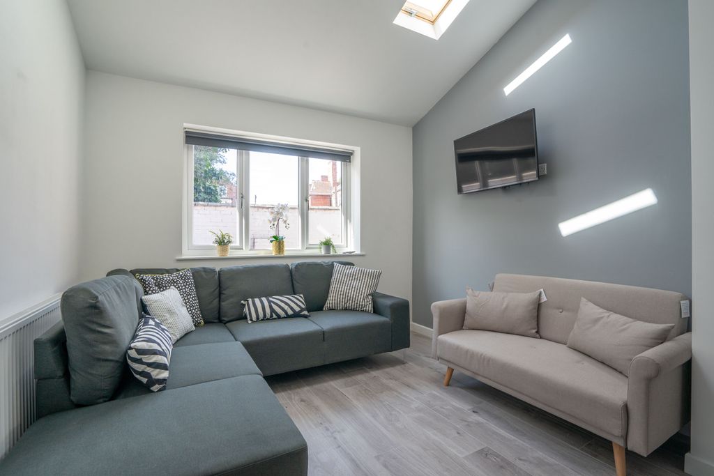 Property photo 3 of 9 Picture 3