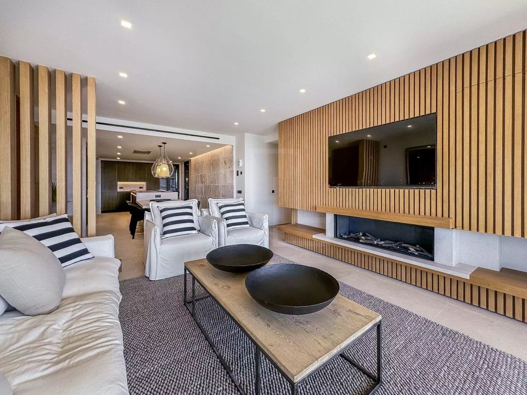 Property photo 3 of 18