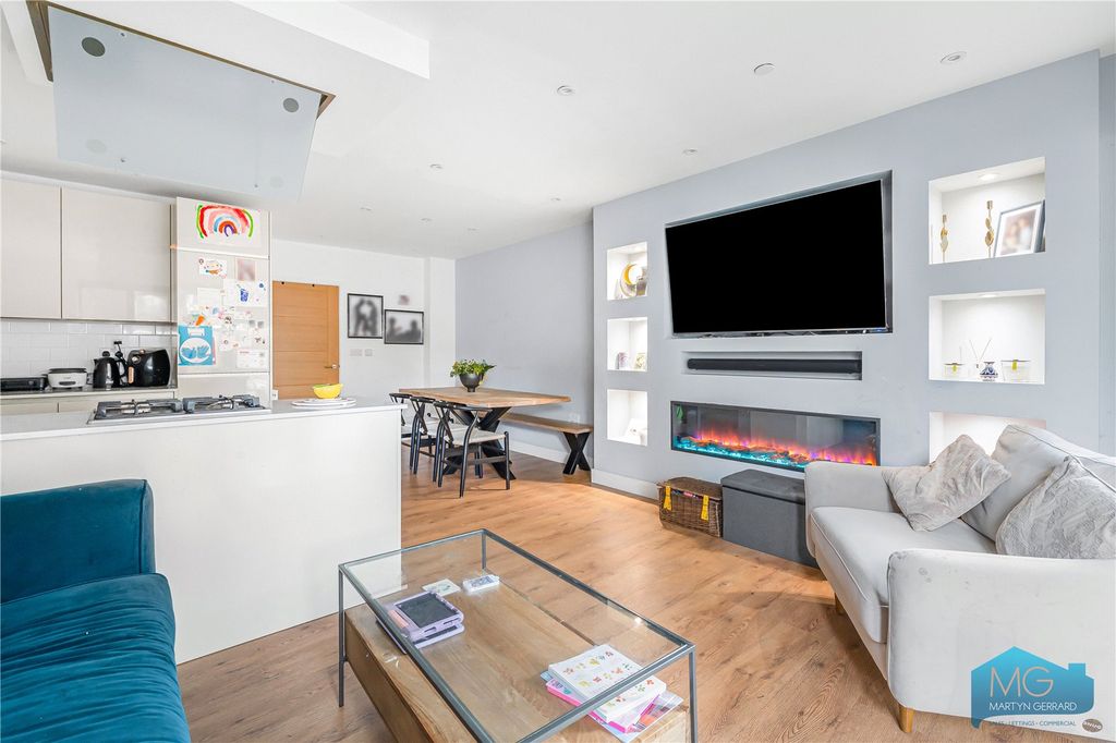 Property photo 2 of 19 Picture No. 15