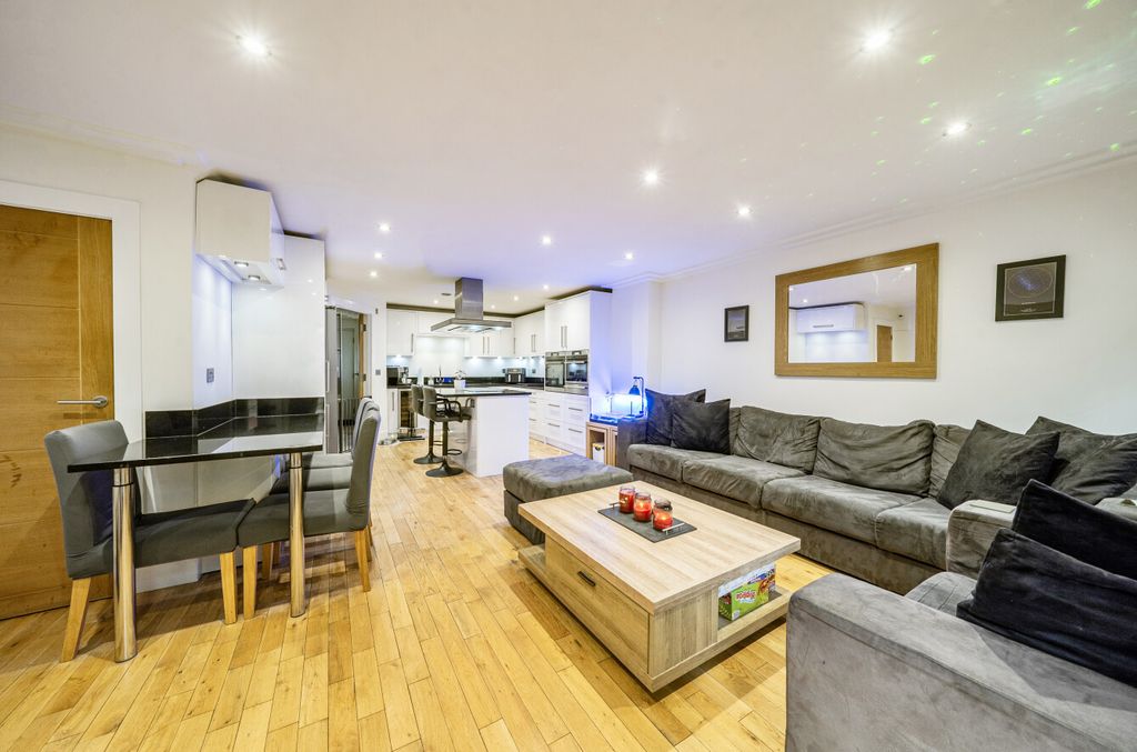 Property photo 2 of 22 1451629-20-69Fb67...