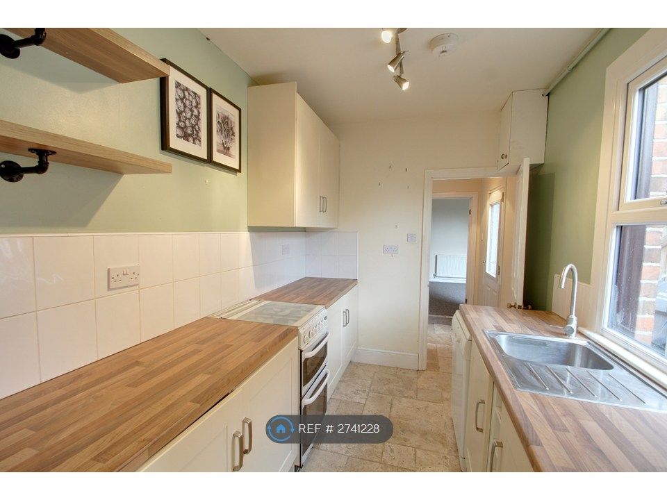 Property photo 2 of 13 Fitted Kitchen