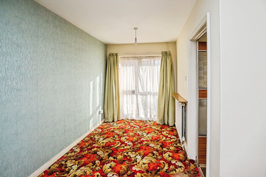 Property photo 3 of 12 Pbox-Img.Jpg