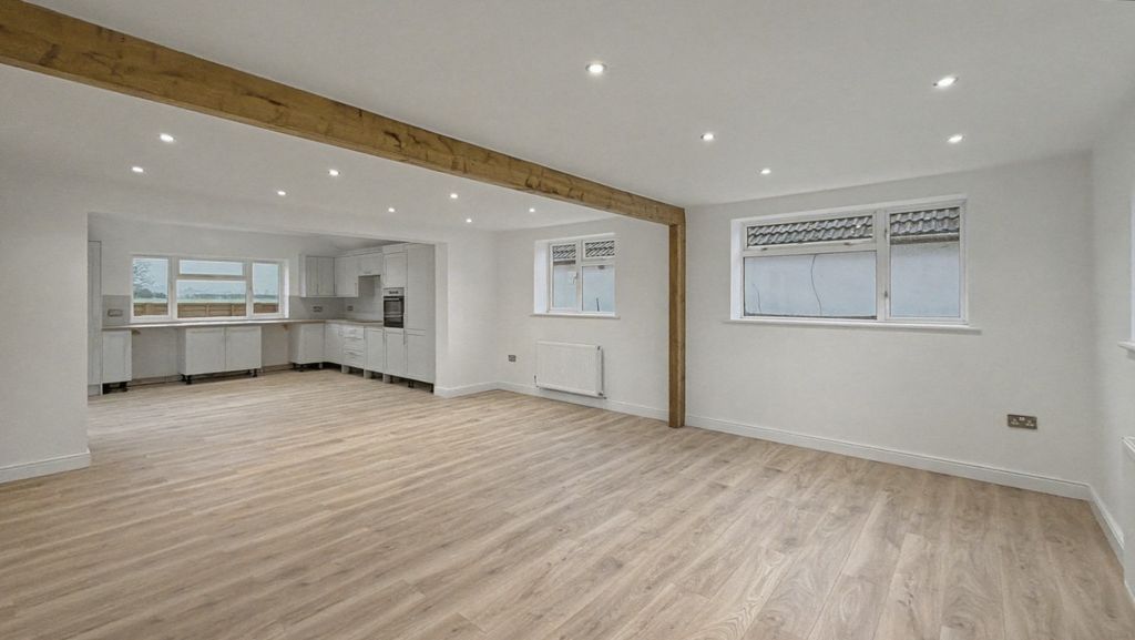 Property photo 3 of 11 4624117