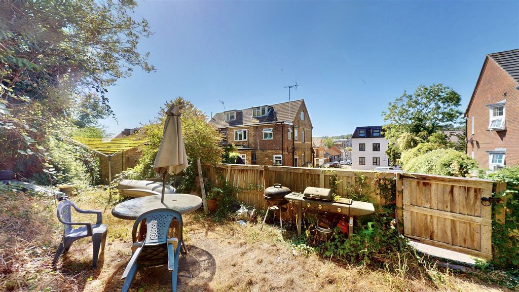 Property photo 3 of 18 4-66-High-Wycombe-Road-08132026_143430.Jpg