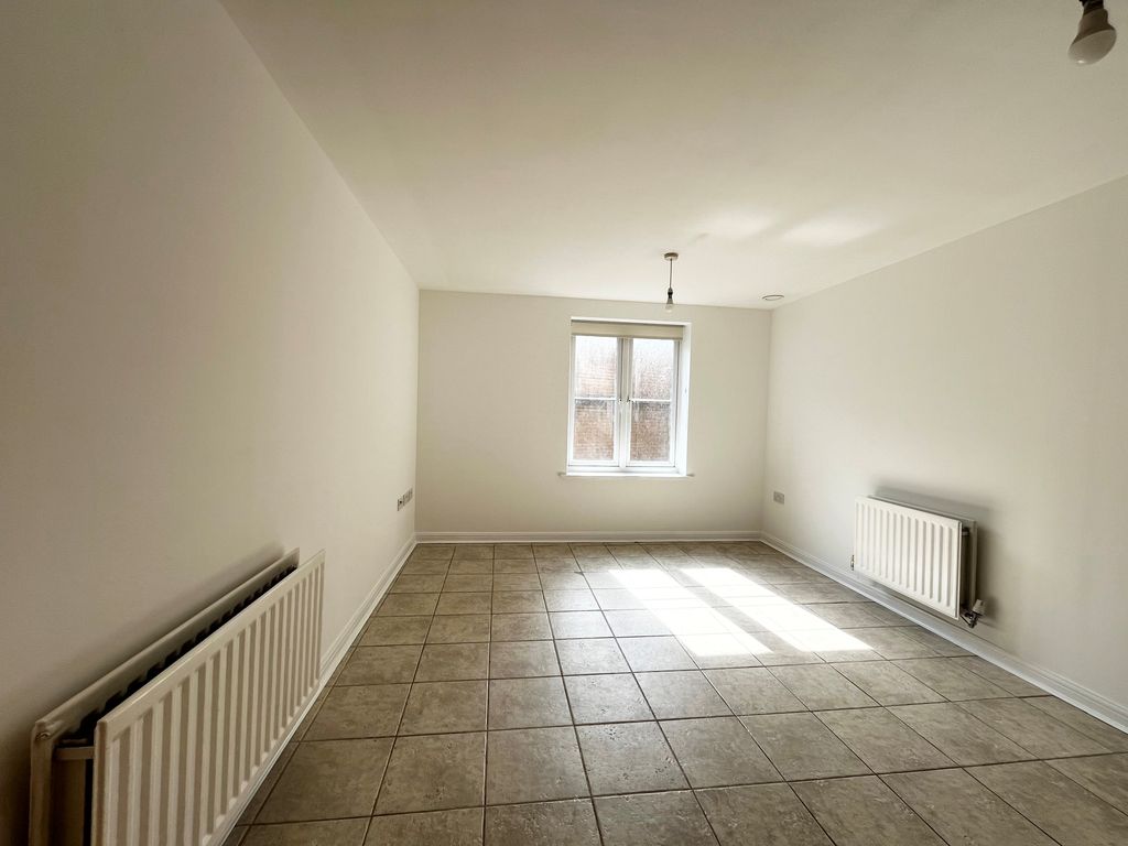 Property photo 3 of 14 15Brunel8