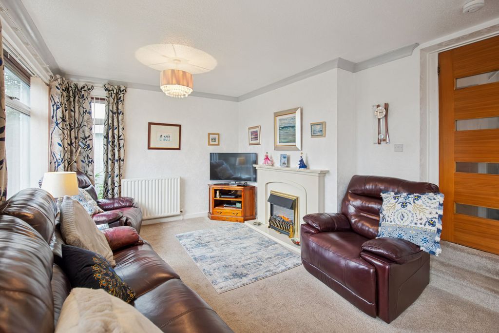 Property photo 3 of 25