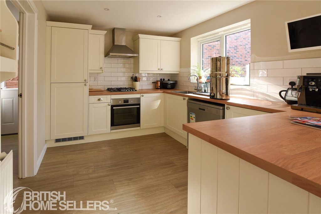 Property photo 3 of 16 Picture No. 10