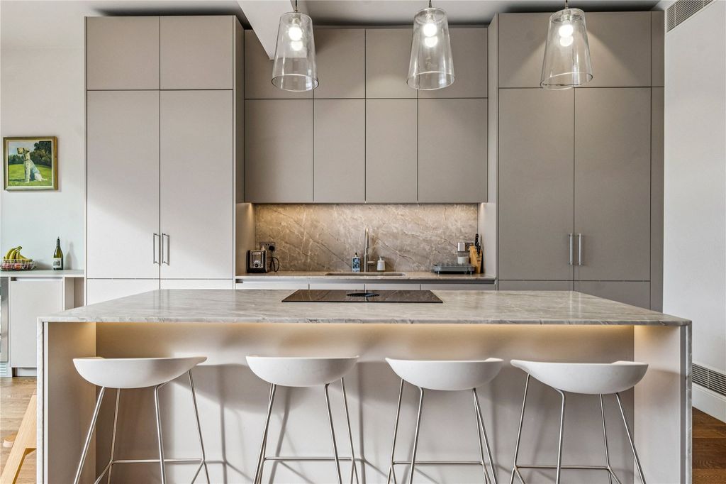 Property photo 3 of 11 Picture No. 12