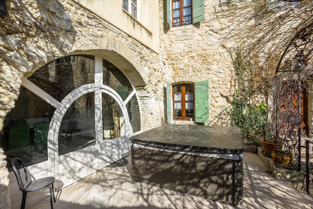 Property photo 1 of 17 Image