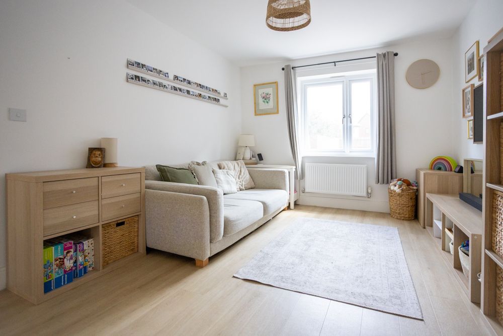 Property photo 3 of 28 7-Glazinghousedrive-2