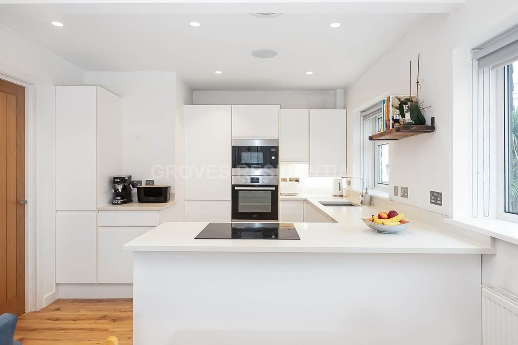 Property photo 3 of 13